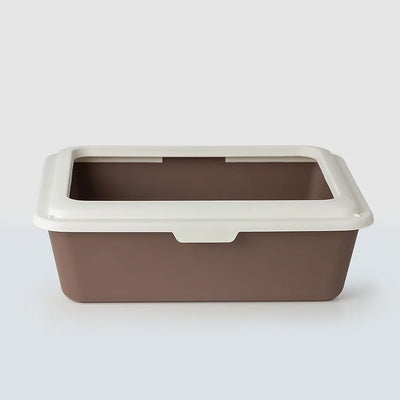 Cat litter tray with rim